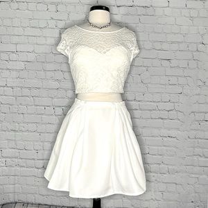 ✨TEEZE ME- Women’s Lace Zip Back Crop Top&Skirt Set 🤍👗✨Off-white color 🤍11-12
